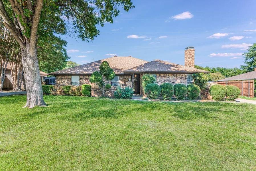 229 NE Shady Oaks Drive, Burleson, TX 76028