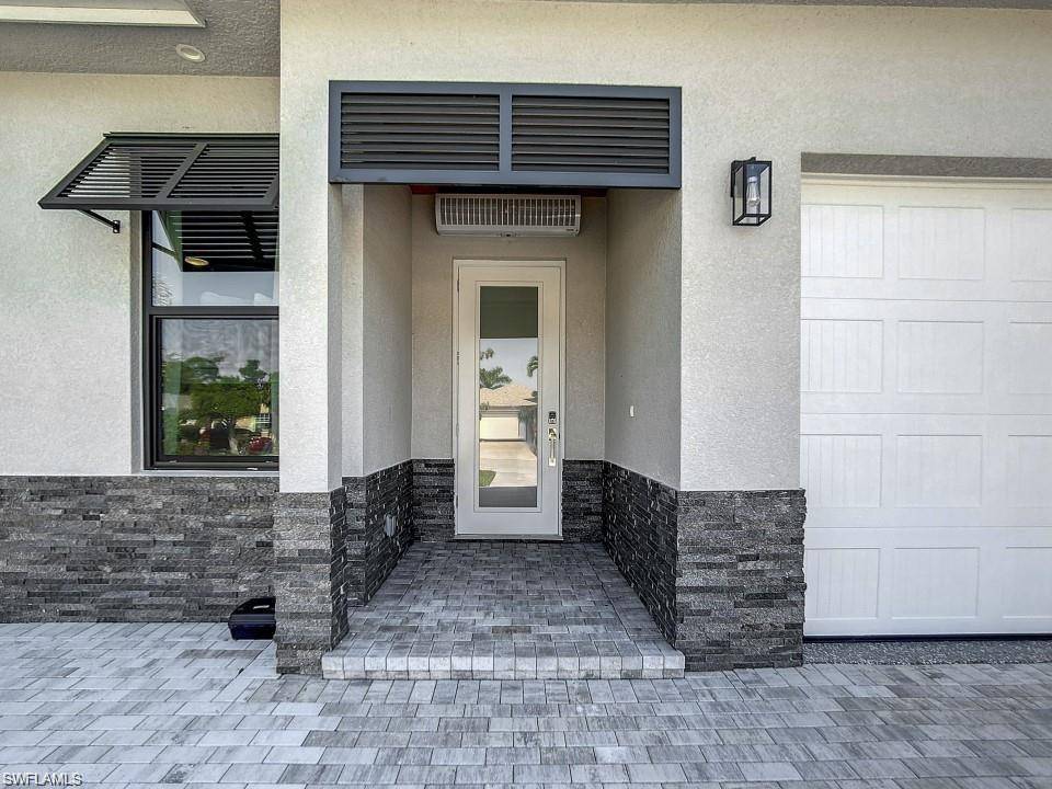 Naples, FL 34108,828 100th AVE N