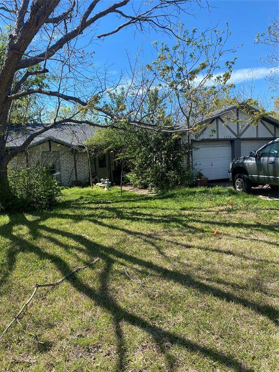 1134 Estes Street, Benbrook, TX 76126