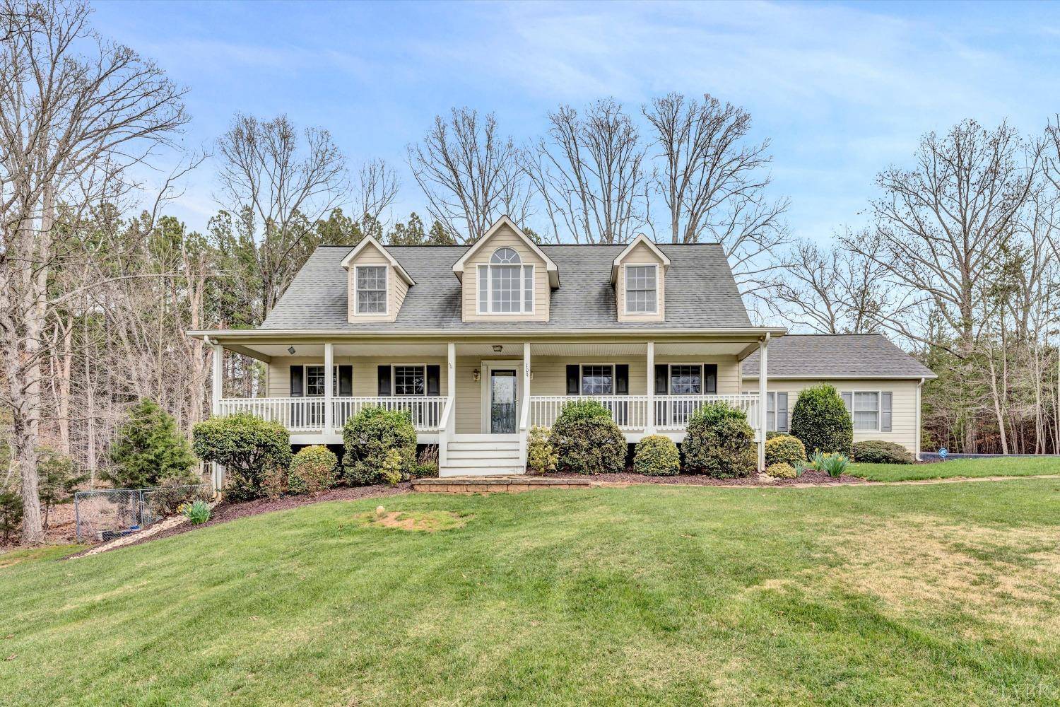 109 Sunset Pointe DR, Moneta, VA 24121