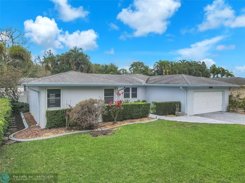 8011 SW 30th St, Davie, FL 33328