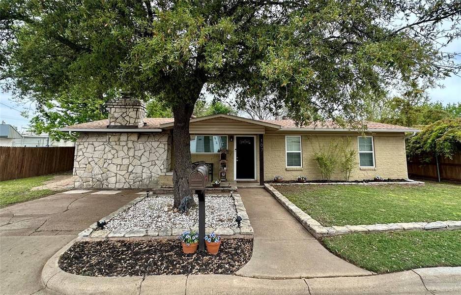 107 S Hannaford Street, Granbury, TX 76048