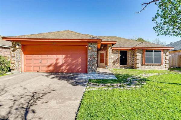 512 Whitney Drive, Saginaw, TX 76179