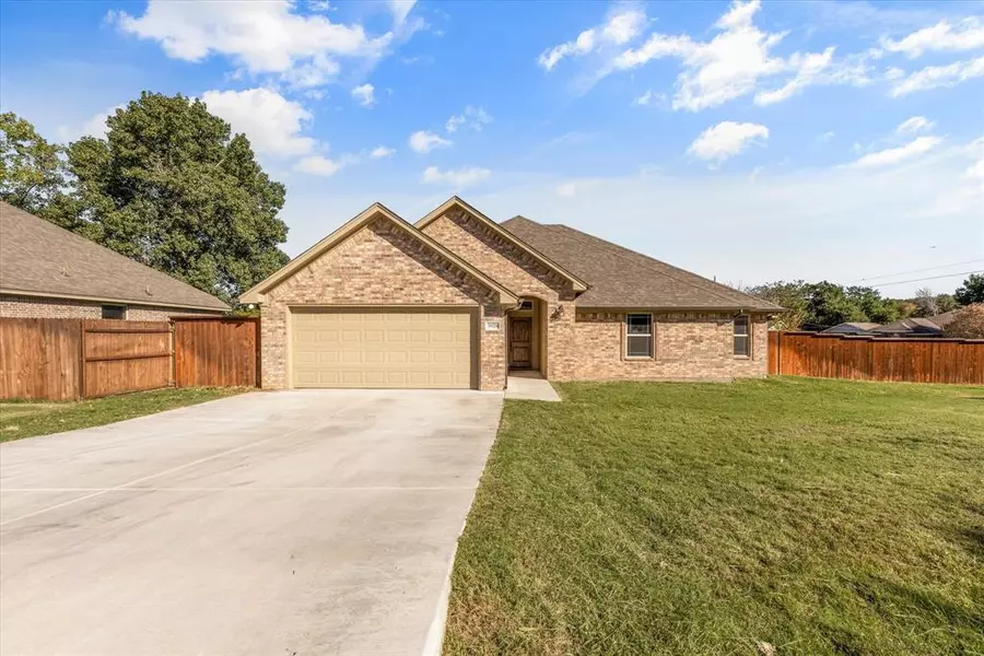 3920 E Chippewa Trail, Granbury, TX 76048