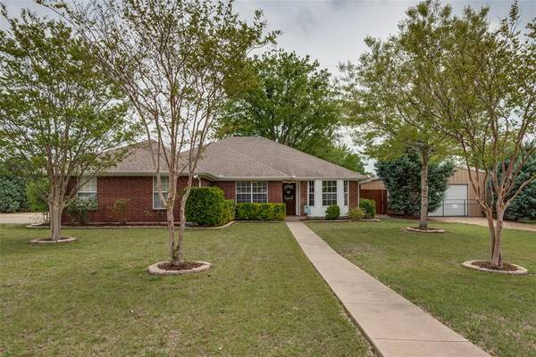 208 Springdale Drive,  Palmer,  TX 75152