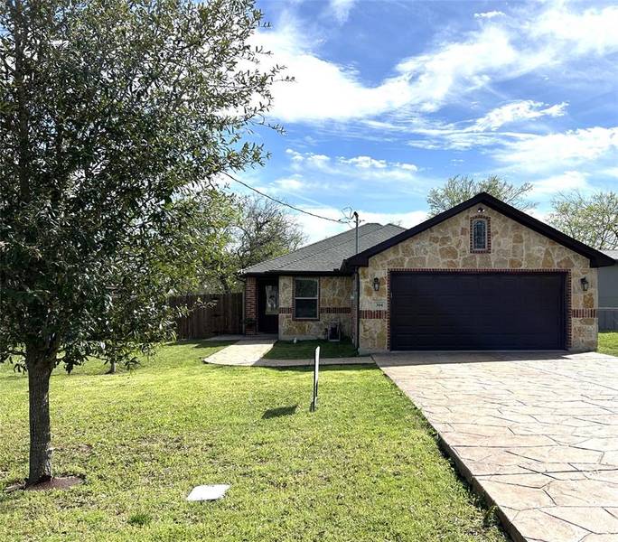 304 E Cotter Avenue, Alvarado, TX 76009