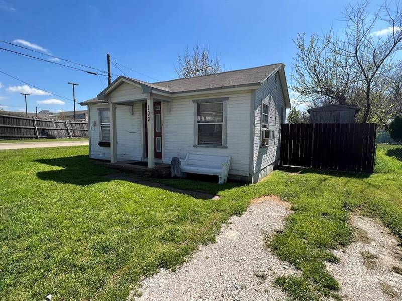 109 W 1st Street, Weatherford, TX 76086