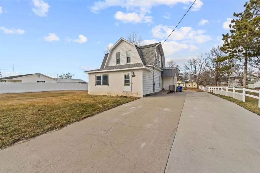 119 A Ave, Kalona, IA 52247