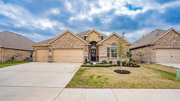 1109 Whispering Hill Drive,  Mansfield,  TX 76063