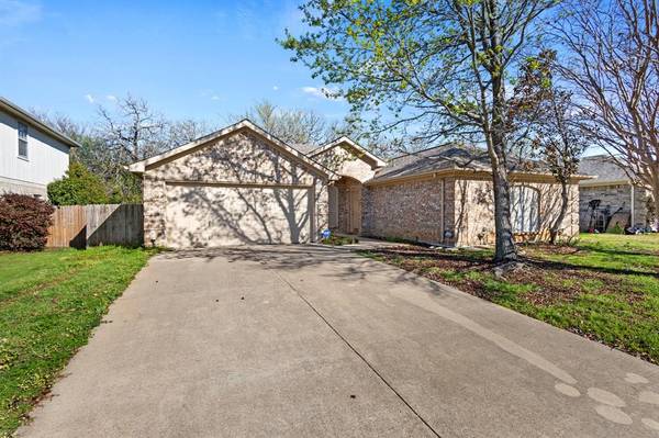 7123 Greenspoint Drive, Arlington, TX 76001