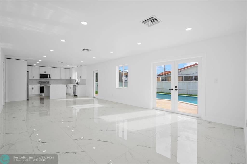 7999 W 8th Ave, Hialeah, FL 33014