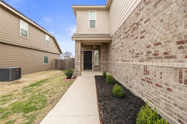 Fort Worth, TX 76112,1421 Tall Pine Way