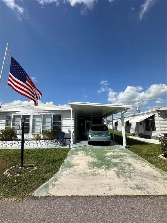 North Fort Myers, FL 33903-1422,3347 Rainbow LN