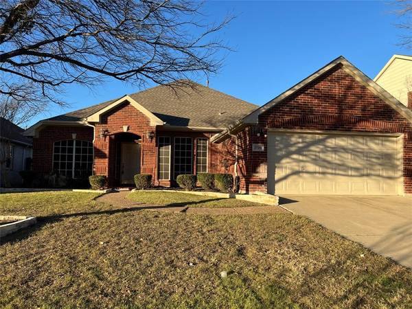 2720 Rolling Hills Lane, Grand Prairie, TX 75052