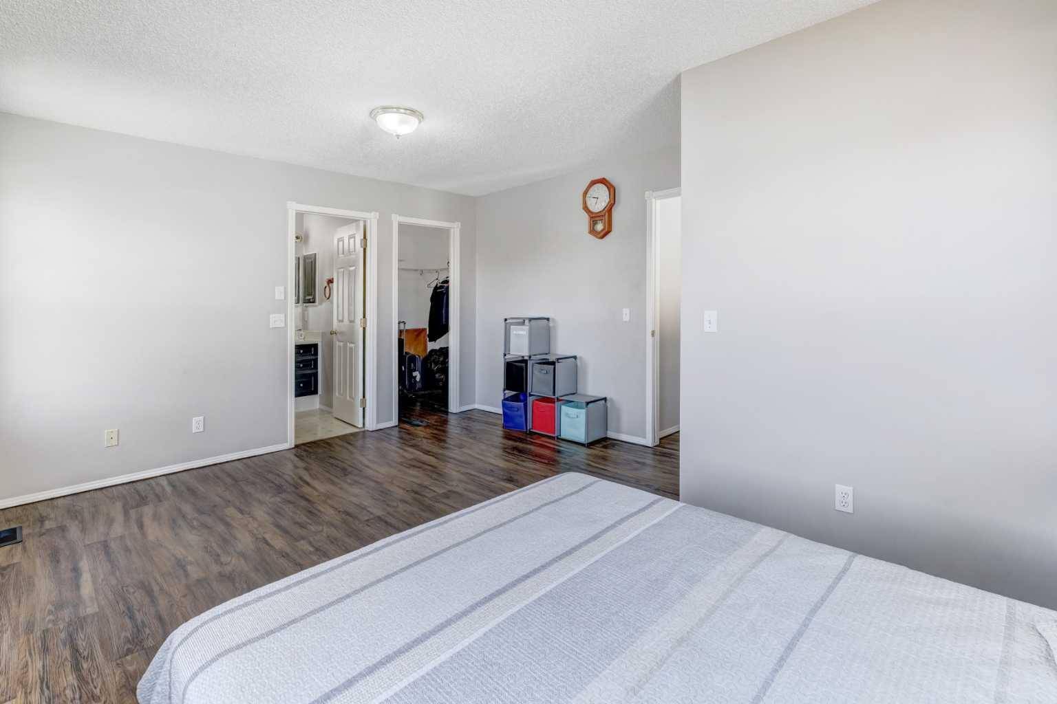 Calgary, AB T3K4R8,1058 Coventry DR NE