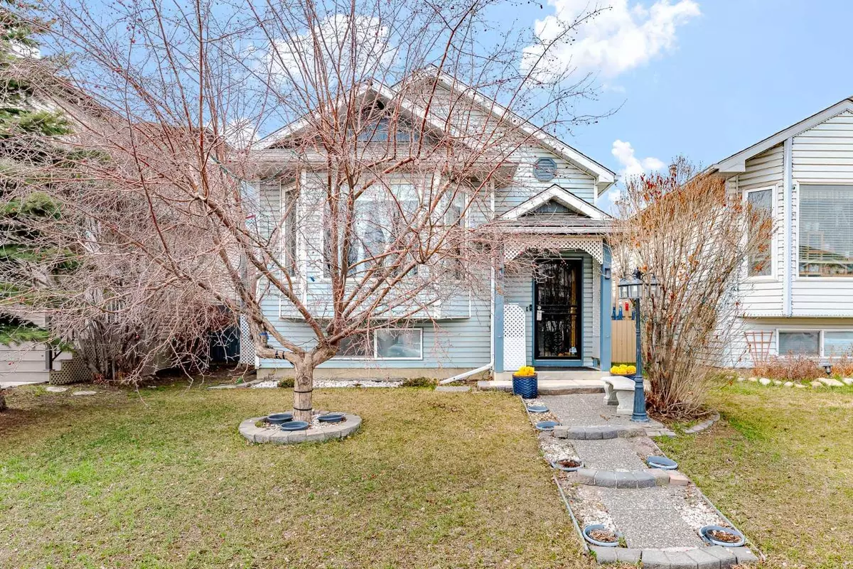 Calgary, AB T2B 3H9,56 Erin CIR SE