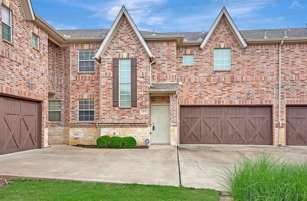 2956 Europa Drive, Grand Prairie, TX 75052