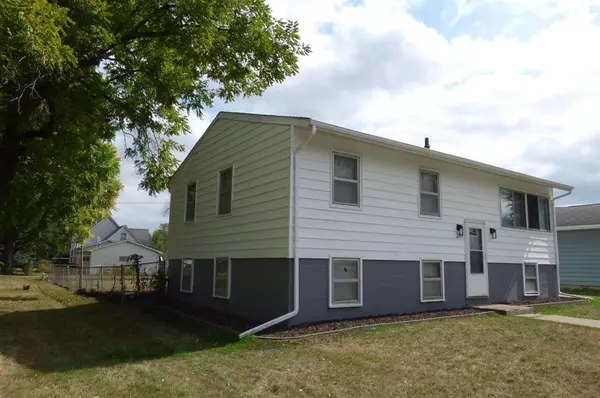 Nichols, IA 52766,208 Short St