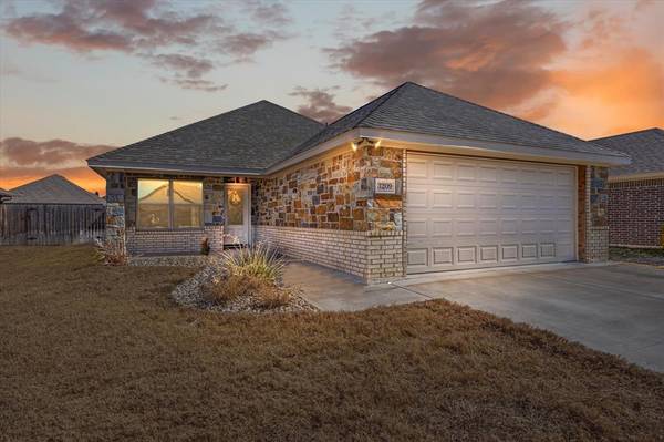 3209 Mccoy Lane,  Granbury,  TX 76049