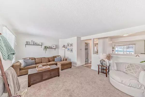 Calgary, AB T3B 1L5,8303 33 AVE NW