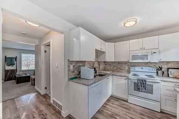 Calgary, AB T3B 1L5,8303 33 AVE NW