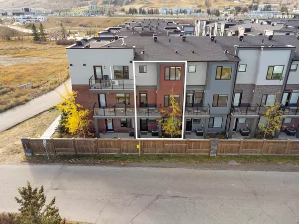 Calgary, AB T3B 6J2,614 Greenbriar Common NW