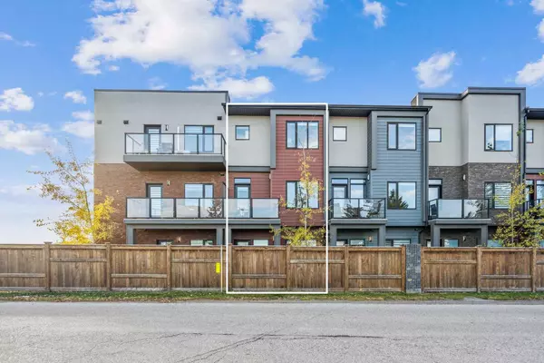 Calgary, AB T3B 6J2,614 Greenbriar Common NW