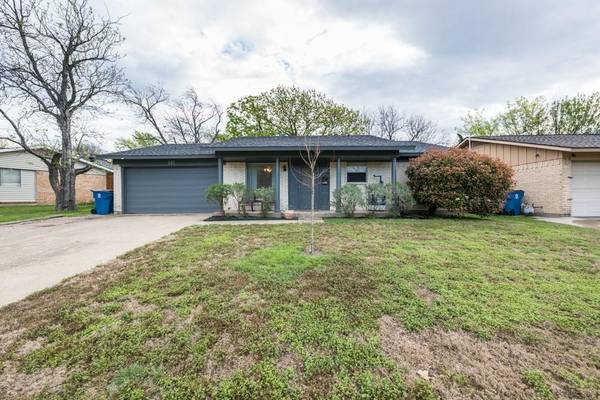 157 Ridgeway Circle, Lewisville, TX 75067