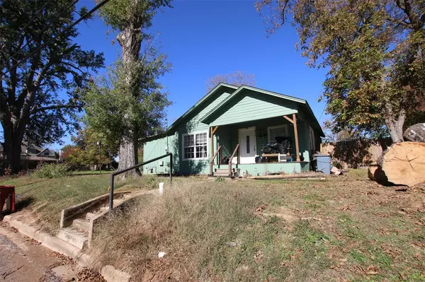 214 Yates Street, Mount Vernon, TX 75457