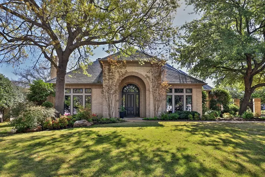 6409 Canterbury Court, Fort Worth, TX 76132