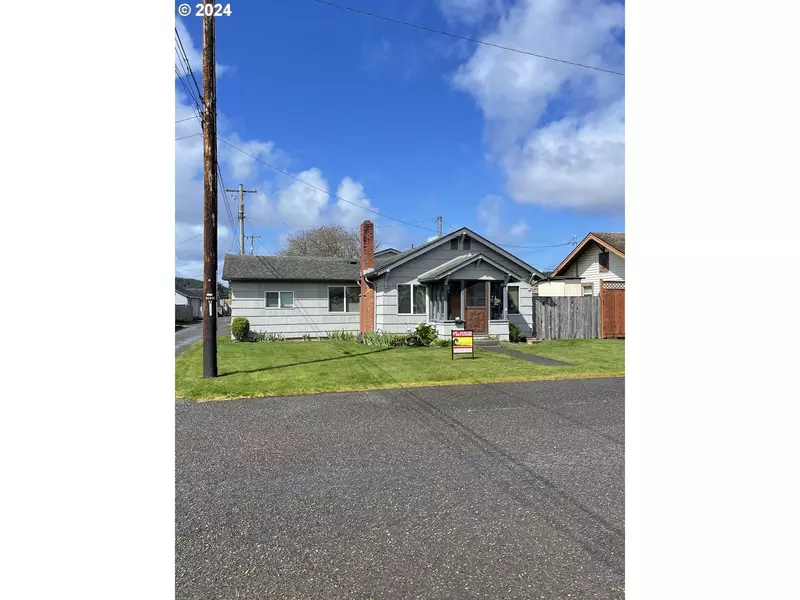 240 S 19TH ST, Reedsport, OR 97467