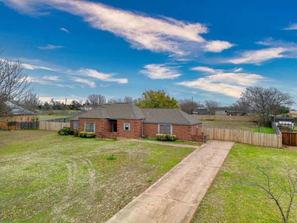 2302 Lake Ridge Road, Glenn Heights, TX 75154