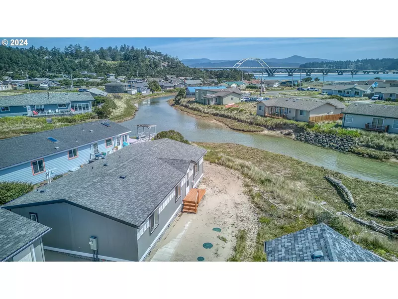 717 NW OCEANIA DR, Waldport, OR 97394