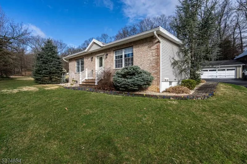 20 Summerfield Rd, White Twp., NJ 07823