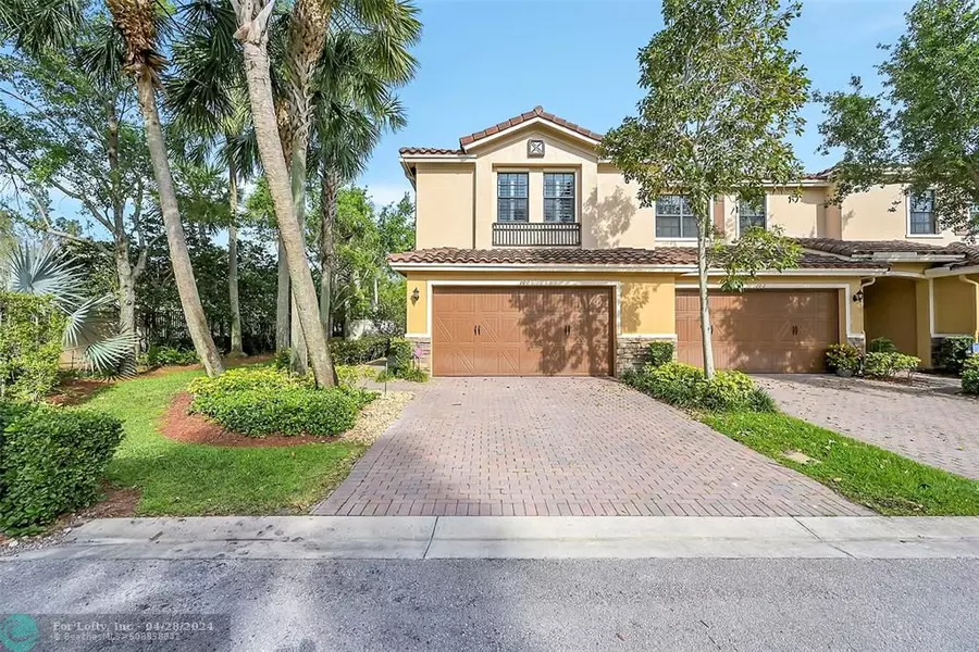 100 Riverwalk Cir E, Plantation, FL 33325