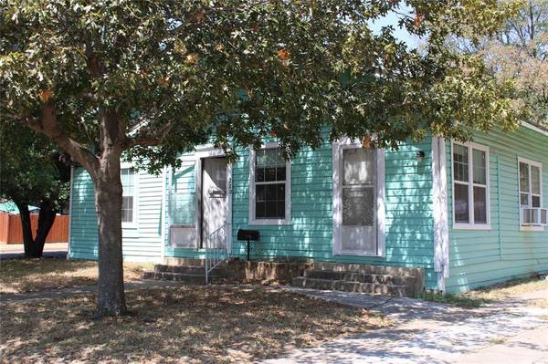 220 W Wardville Street, Cleburne, TX 76033