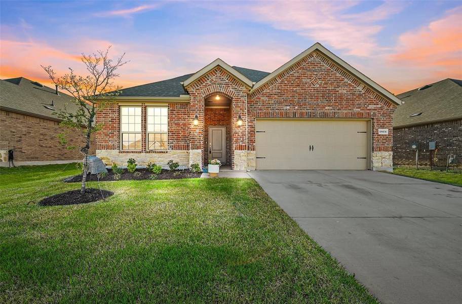 2824 Trusting Way, Aubrey, TX 76227