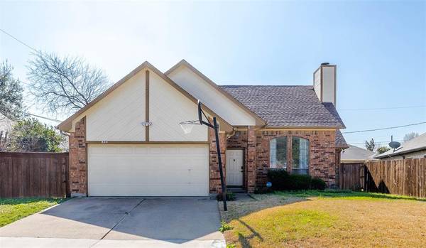 824 Xavier Drive, Arlington, TX 76001