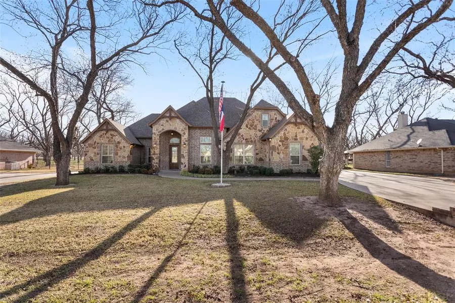 8605 Ravenswood Road, Granbury, TX 76049