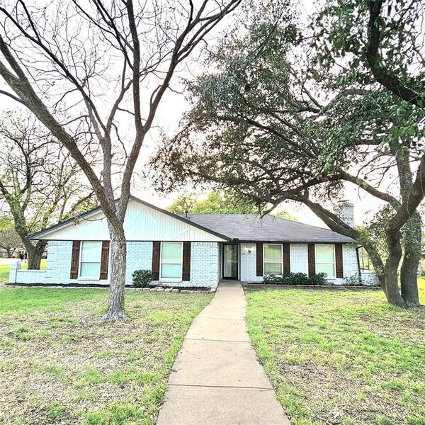 439 Newcastle Drive, Desoto, TX 75115