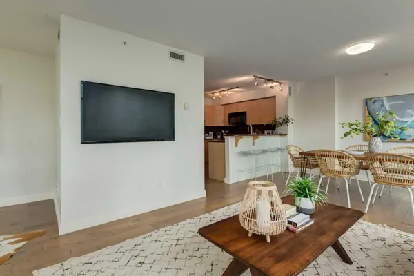 Calgary, AB T2R 1S4,188 15 AVE SW #302