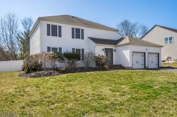 8 Kenner Ct, Raritan Twp., NJ 08822