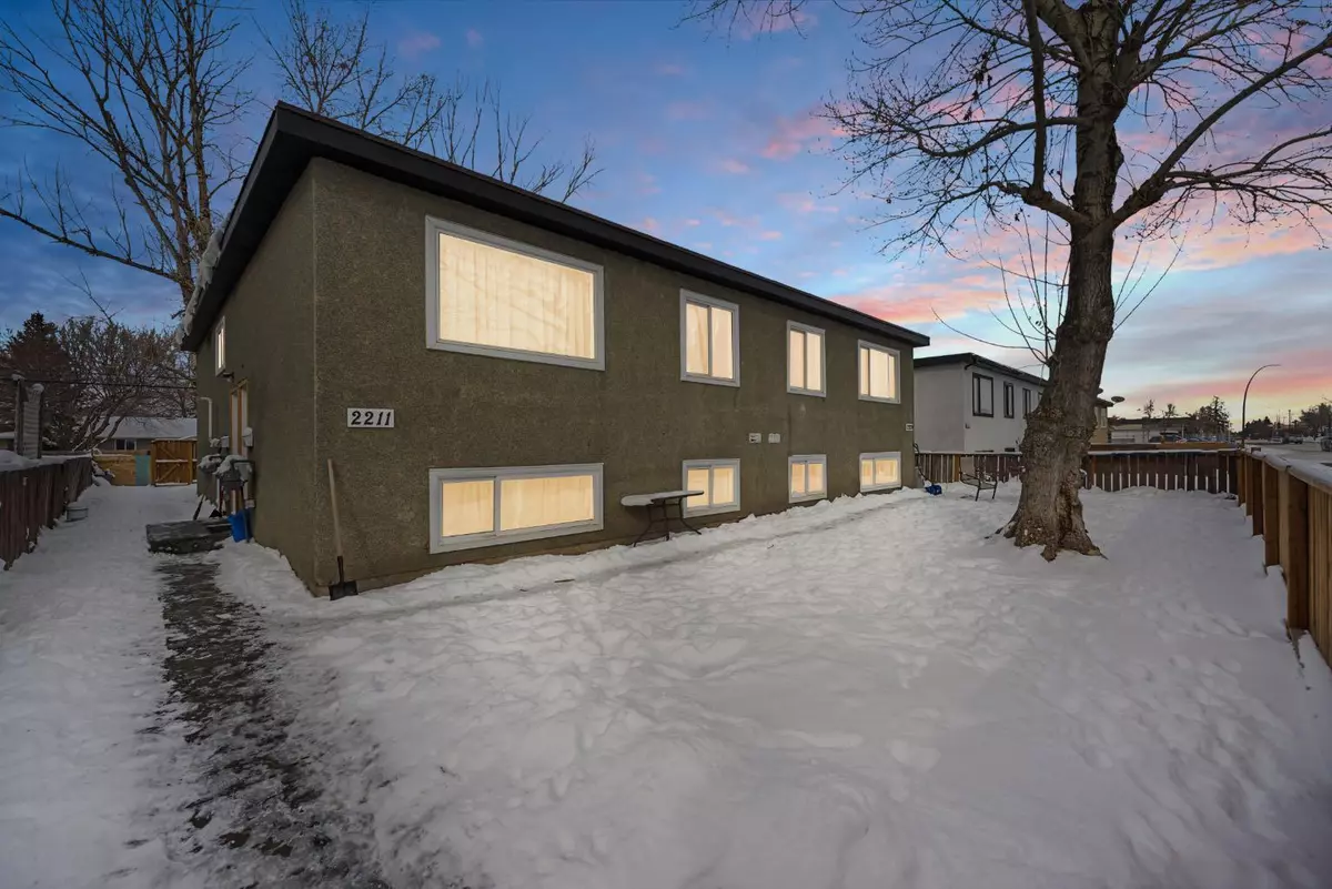 Calgary, AB T2B 1M3,2211,2209 48 ST SE