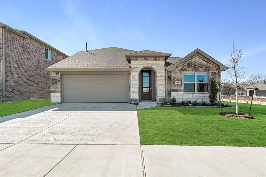 912 Kingbird Lane, Alvarado, TX 76009