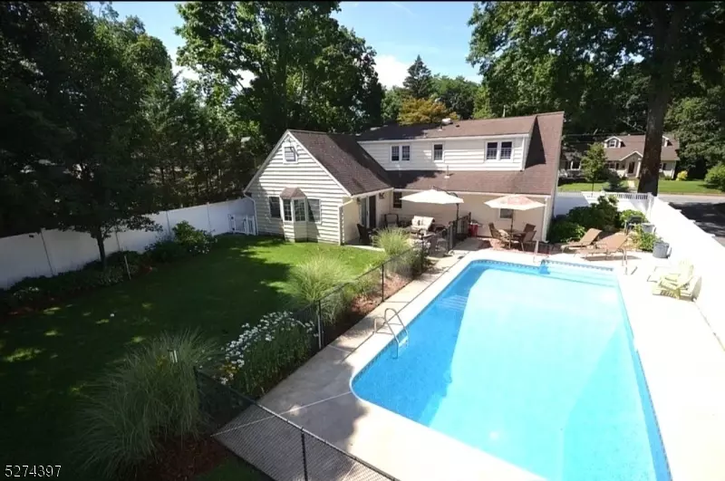 35 Garden Rd, Pompton Lakes Boro, NJ 07442