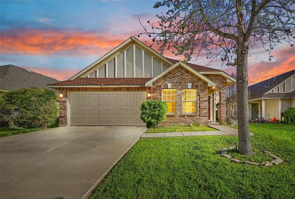 333 Wolf Mountain Lane, Fort Worth, TX 76140