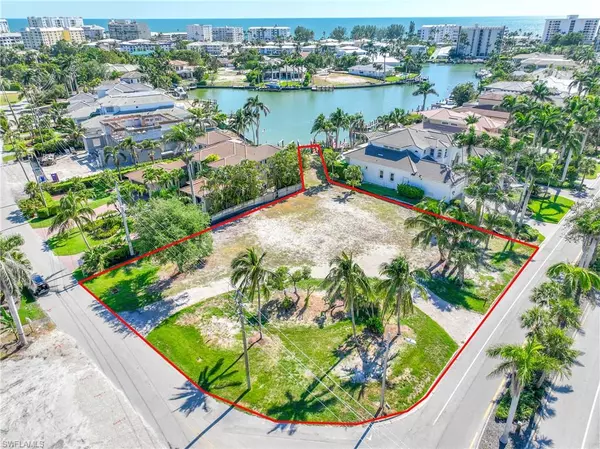 396 Mooring Line DR, Naples, FL 34102