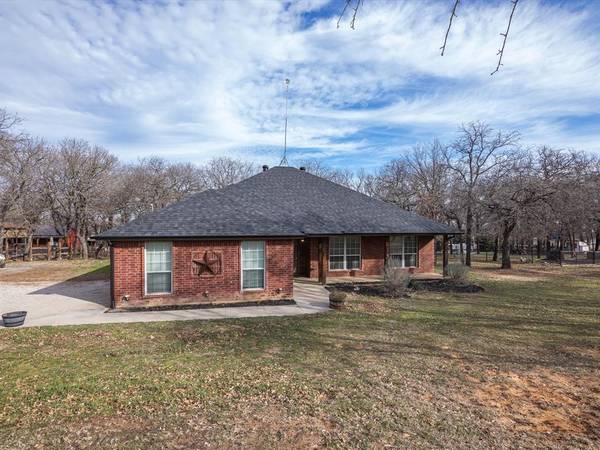 312 W Arbor Court, Springtown, TX 76082