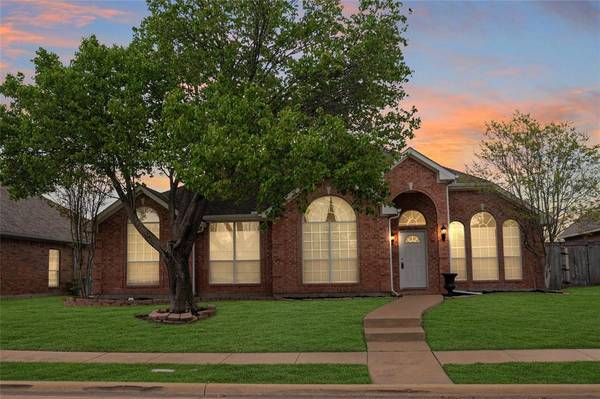 7302 Sand Pine Drive, Rowlett, TX 75089