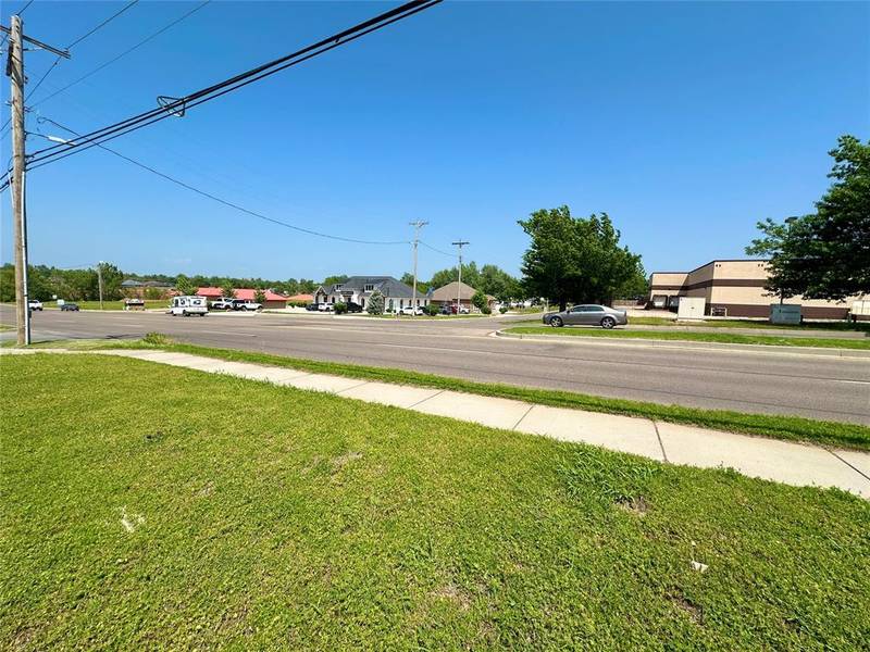 1451 S Post Road, Midwest City, OK 73130